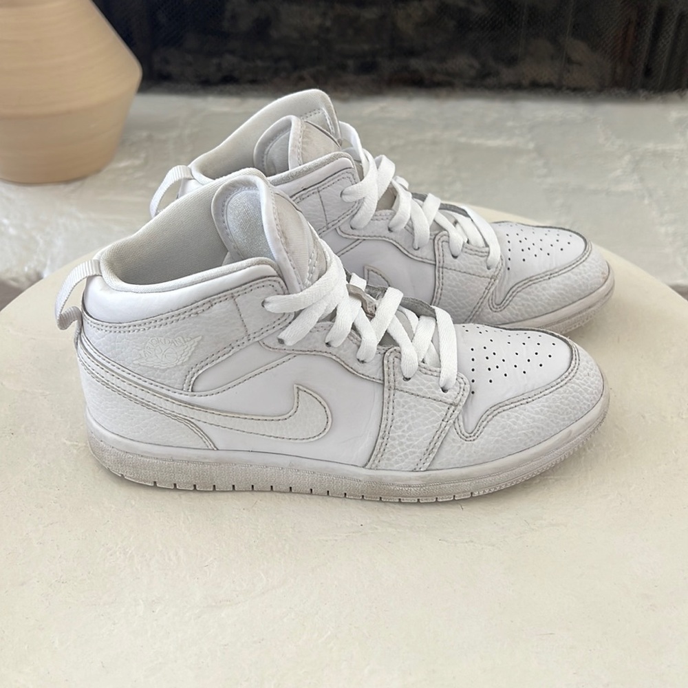 Youth Jordan 1 High Retro White/White Size 3Y